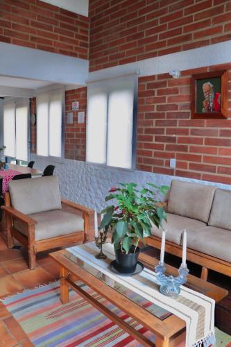 a living room with two couches and a coffee table at Finca Hotel Recinto de la Gruta in Copacabana