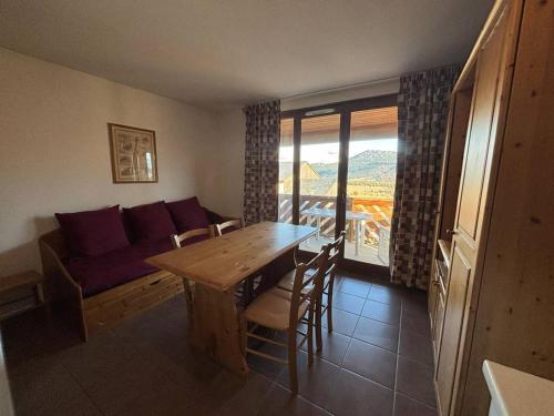 Appartement lumineux 3 pièces avec balcon et parking - FR-1-593-135