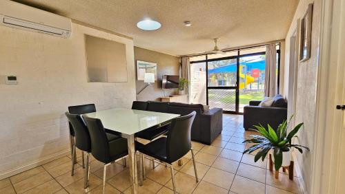 Χώρος καθιστικού στο Riverview Holiday Apartment 32 - Kalbarri WA