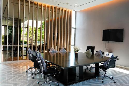 Μια τηλεόραση ή/και κέντρο ψυχαγωγίας στο Luxury room close to BTS