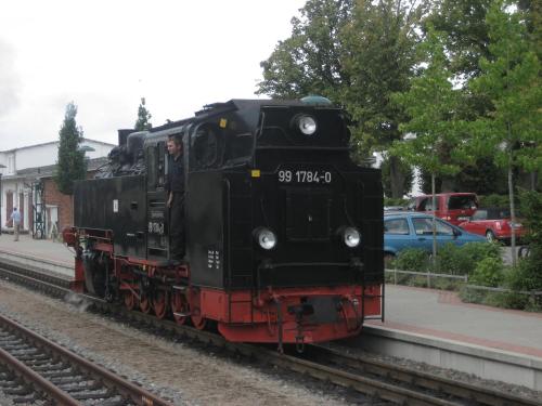 a black train is on the tracks at Appartement auf Rügen in Sagard