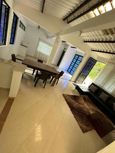 a large living room with a table and a rug at Hospedaje El Barranquito in San Antonio del Tequendama