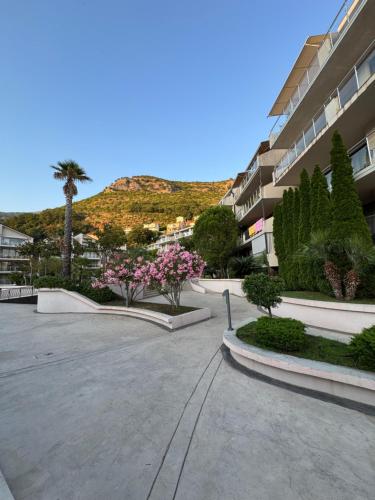 a courtyard with trees and flowers and a building at Infinity Apartment Blue Horizont Przno in Kravlja