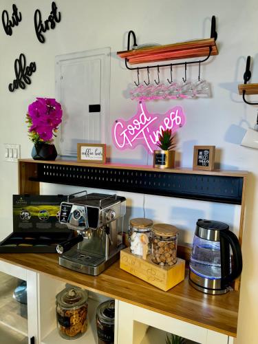 Una cocina o zona de cocina en Hotel-Style, No Host, Professionally Managed ID289