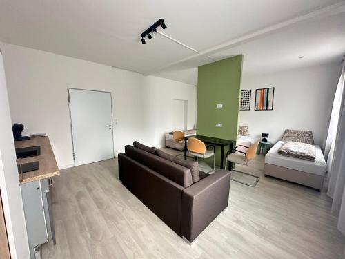 Katil atau katil-katil dalam bilik di Primestay Studios Parking Wifi Kitchen