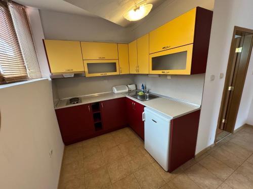 Kuchyň nebo kuchyňský kout v ubytování Todorini Kuli Apartments