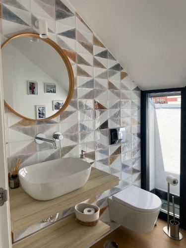a bathroom with a white sink and a mirror at Apartamento Centola julio y agost min 7N in Cangas de Morrazo