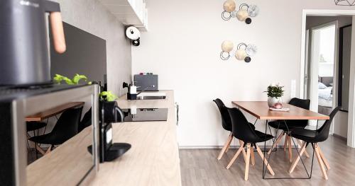 a kitchen with a table and chairs in a room at Jezerní apartmán s terasou a saunou v Lakepark Residence in Doksy