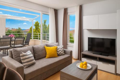 Sunny Resort apartment with seaview 1273