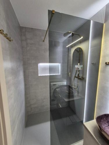 Ένα μπάνιο στο Apartament AMETYST