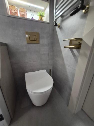 Ένα μπάνιο στο Apartament AMETYST