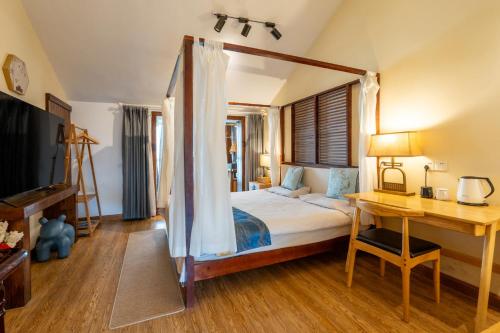 Ein Bett oder Betten in einem Zimmer der Unterkunft 枕窗听雨Homestay