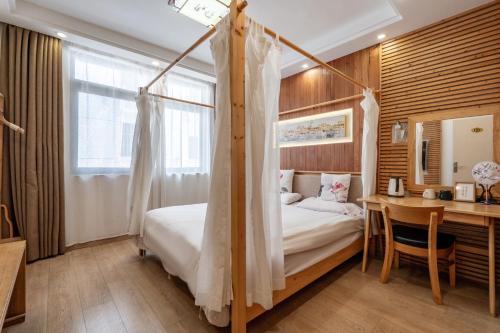 Ein Bett oder Betten in einem Zimmer der Unterkunft 枕窗听雨Homestay