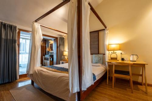 Ein Bett oder Betten in einem Zimmer der Unterkunft 枕窗听雨Homestay