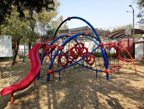 Zona de juegos infantil en Departamento entero en Lomas de Sotelo cerca de Polanco