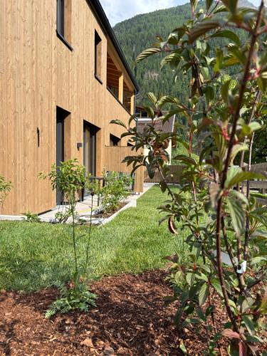 NEW OPENING "Frechdax - Apartments Stubai" Unique Apartments, near BUS STOP & GROCERY STORE, inkl INFRARED CABIN