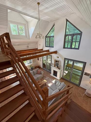 Χώρος καθιστικού στο 44 George House - Pool, Jacuzzi, Sauna, View