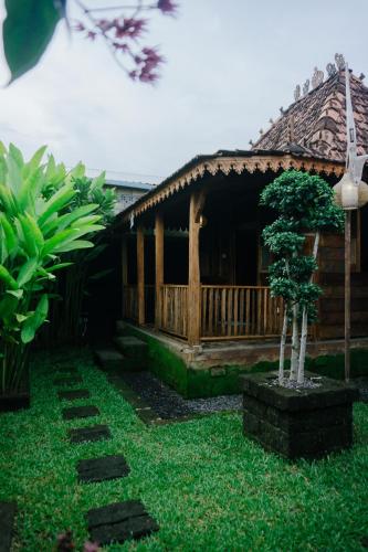 Taman di luar Taruchi 4 bedrooms villa