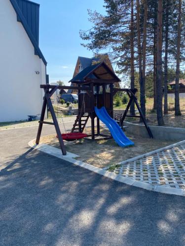 Zona de juegos infantil en Apartman Leona A3