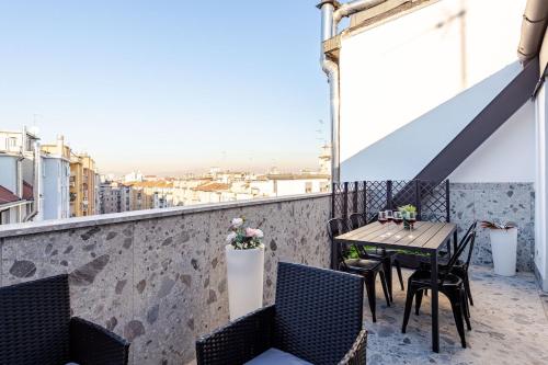 Luxury Elegant Penthouse 3 Bedrooms, 2 Bathrooms