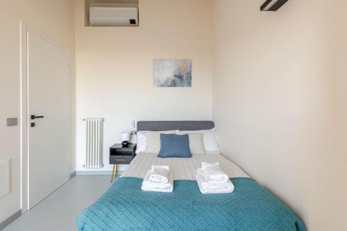 Luxury Elegant Penthouse 3 Bedrooms, 2 Bathrooms