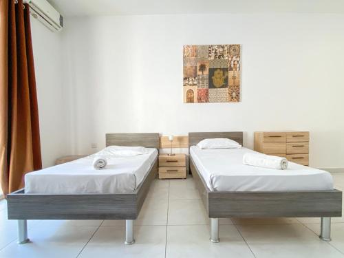 Ένα ή περισσότερα κρεβάτια σε δωμάτιο στο Central Paceville Apartment