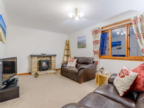 Ruang duduk di 2 Bed in Newton-by-the-Sea 80481