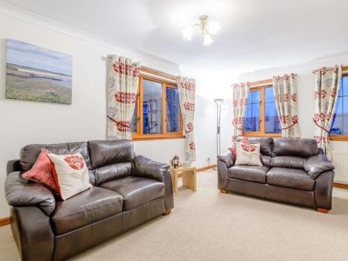 Ruang duduk di 2 Bed in Newton-by-the-Sea 80481