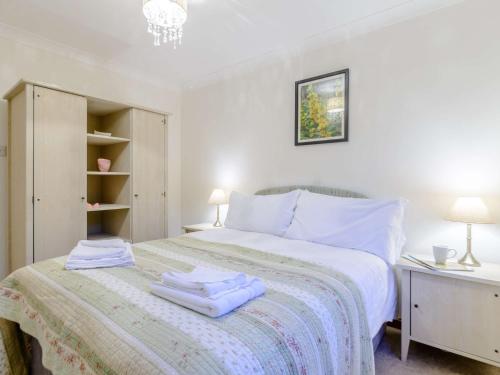 Katil atau katil-katil dalam bilik di 2 Bed in Newton-by-the-Sea 80481