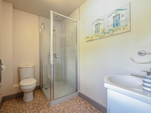 Bilik mandi di 2 bed property in Boscastle 81245