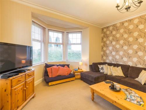 Телевизор и/или развлекательный центр в 5 Bed in Brodick CA016