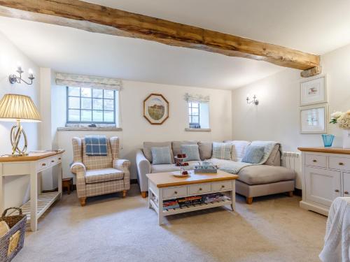 a living room with a couch and a table at 2 Bed in Longnor 78661 in Longnor