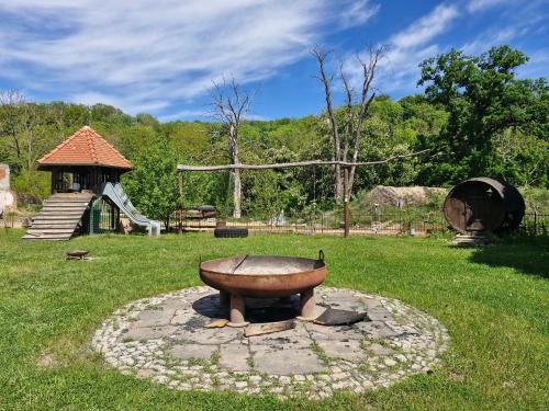Κήπος έξω από το Urlaub auf dem Rittergut Friedeburg - mit direkter Nähe zur Saale
