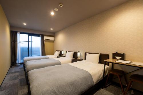 Postel nebo postele na pokoji v ubytování Miro Hotel Imadegawa
