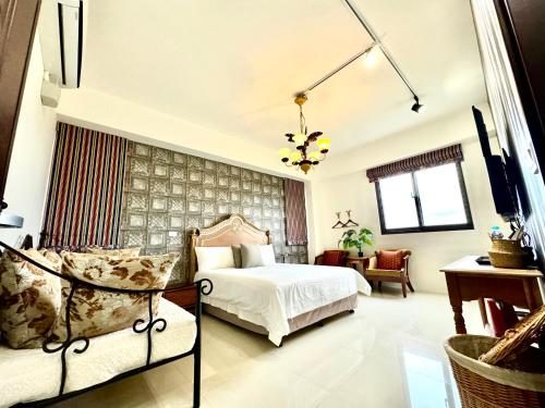 Una cama o camas en una habitación de Hu Moon Lake