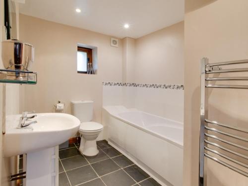 Ένα μπάνιο στο 2 Bed in South Molton 88992