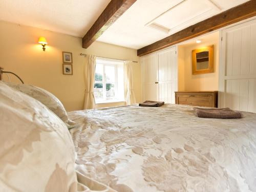 Ένα ή περισσότερα κρεβάτια σε δωμάτιο στο 2 Bed in Eyam PK812