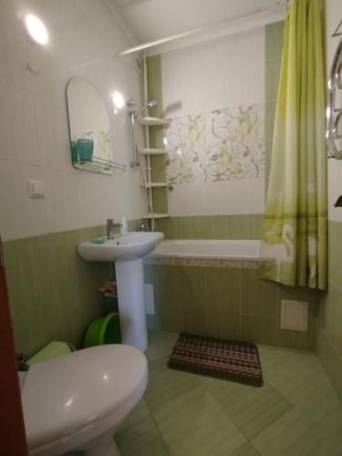 a bathroom with a sink and a toilet and a tub at Гостевой домик in Chornomorsk