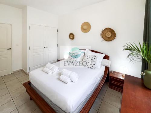 Ένα ή περισσότερα κρεβάτια σε δωμάτιο στο T2 JUNGLE TROIS ILETS Ref MEA303