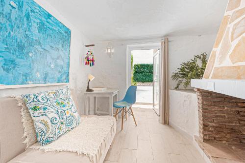 a living room with a couch and a table and a chair at Casa Bonita Residencia in Alcaucín