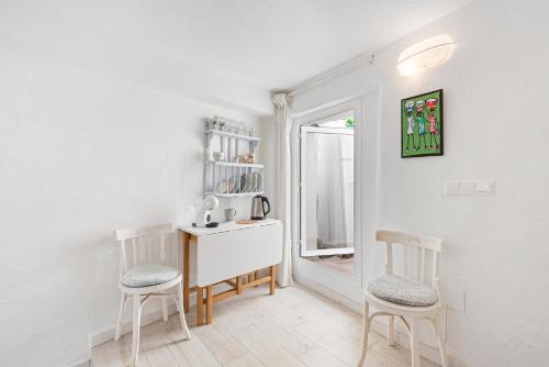 a room with two chairs and a desk and a window at Casa Bonita Residencia in Alcaucín