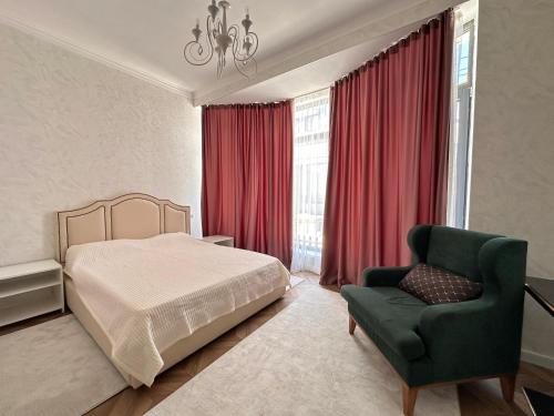 Postel nebo postele na pokoji v ubytování Ambassador Cottage