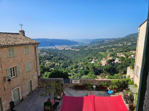 Grande maison de village proche Nice