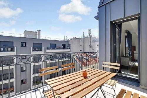 Μπαλκόνι ή βεράντα στο Elegant Appt - 3BDR-8P - Near Paris & La Defense