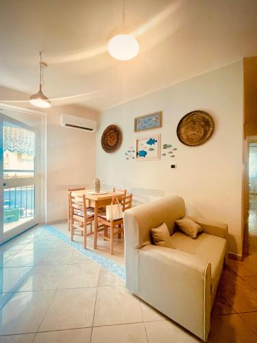a living room with a couch and a table at Casa Salacia in Nettuno