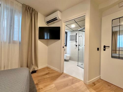 Ένα μπάνιο στο Hostal Rambla Alicante