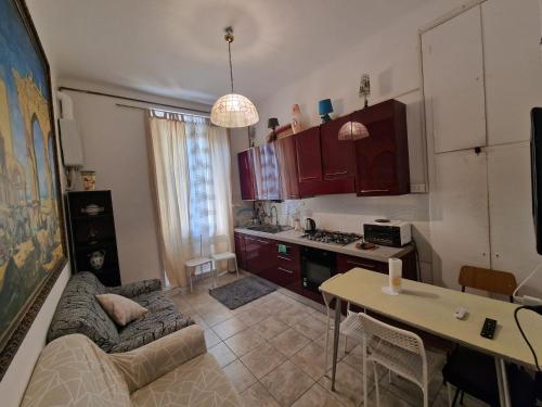 Casa nel centro della città - House in the city center-Casa nel centro della città