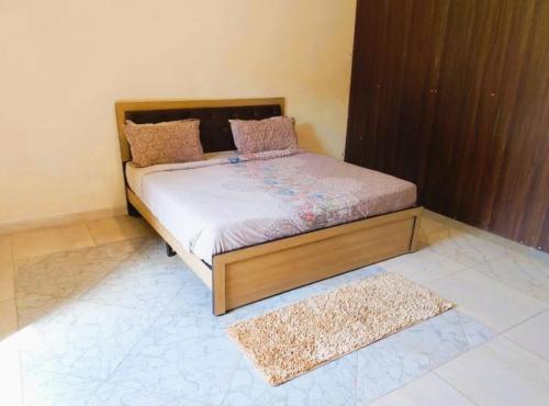 a bed with a wooden headboard in a room at Hotel The Udaipur Luxurious Villa Udaipur With Swimming Facility in Thūr