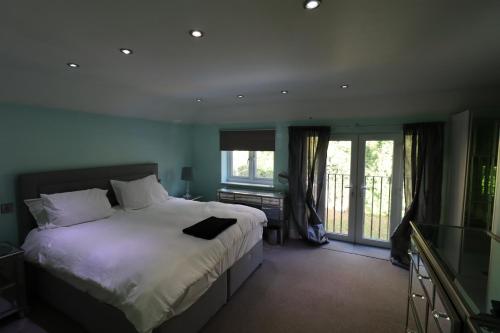 Voodi või voodid majutusasutuse Spacious 4-Bedroom House in Winkfield toas