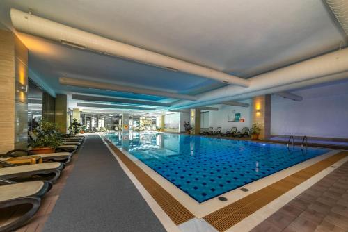 Kolam renang di atau dekat dengan Commodore Elite Suites & Spa -Adult Only-Ultra All Inclusive
